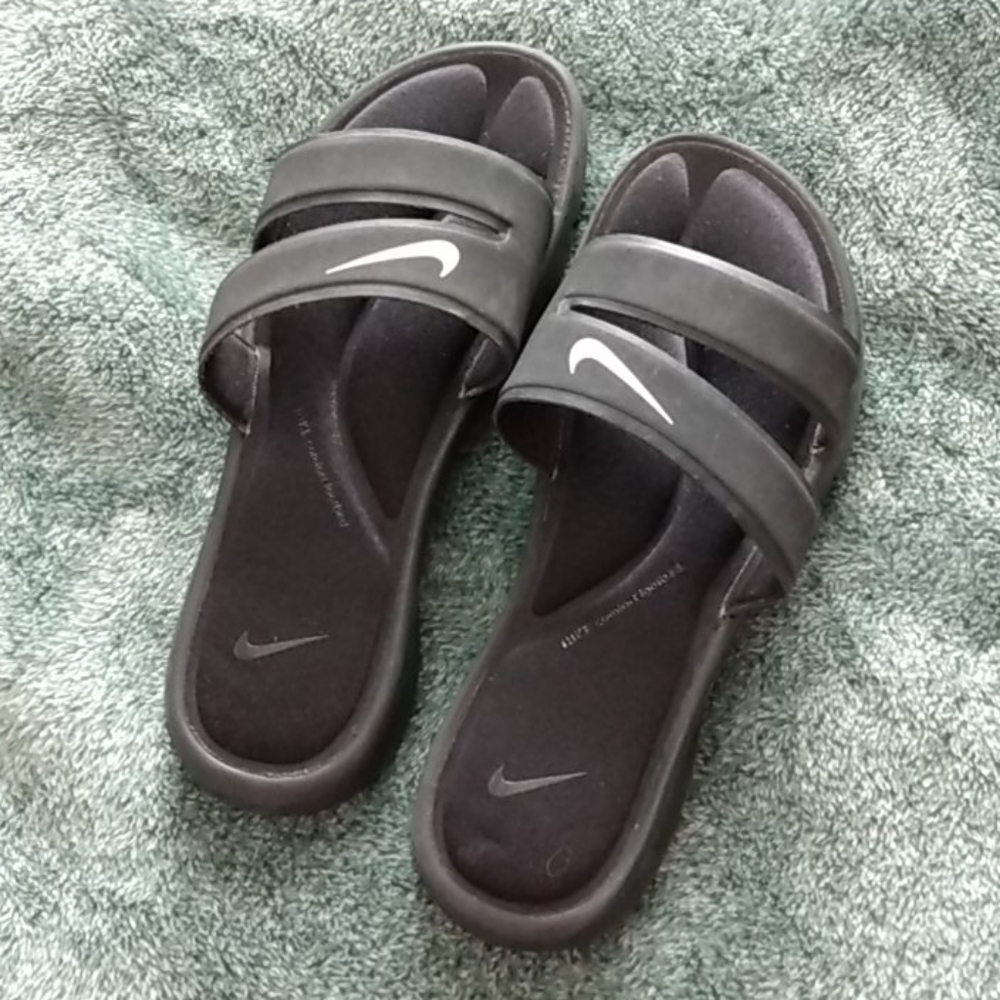 Nike women's 9 memory foam slip ons